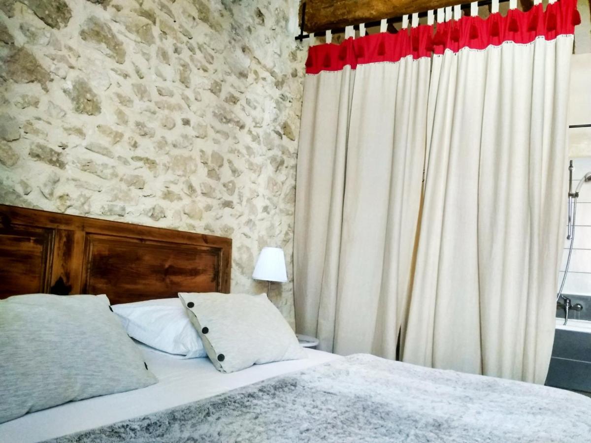 Chambre D'Hotes Face Au Lavoir Méthamis Εξωτερικό φωτογραφία
