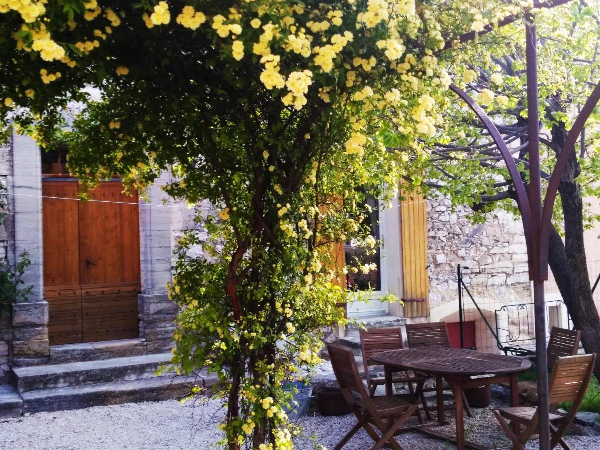 Chambre D'Hotes Face Au Lavoir Méthamis Εξωτερικό φωτογραφία
