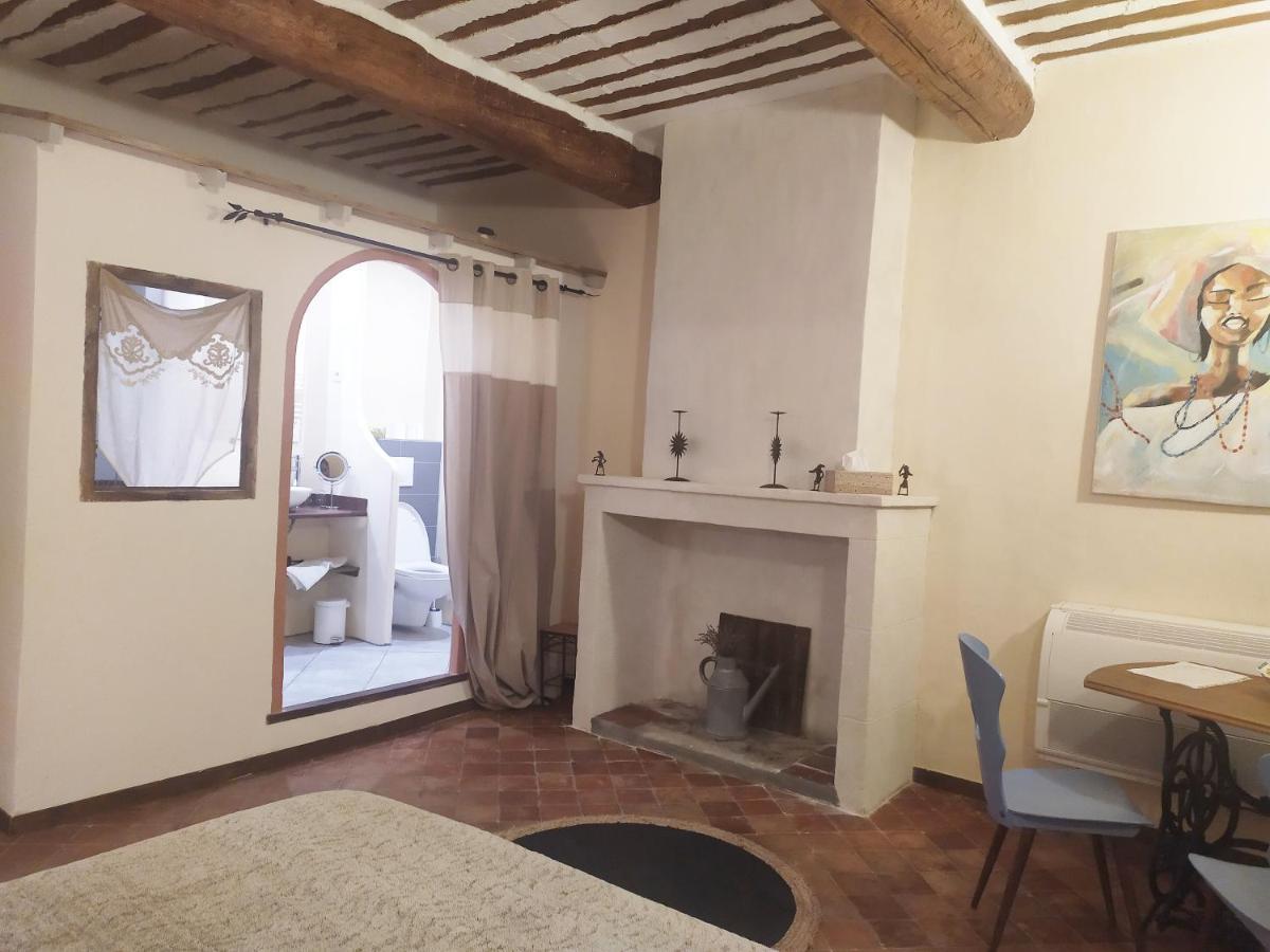 Chambre D'Hotes Face Au Lavoir Méthamis Εξωτερικό φωτογραφία