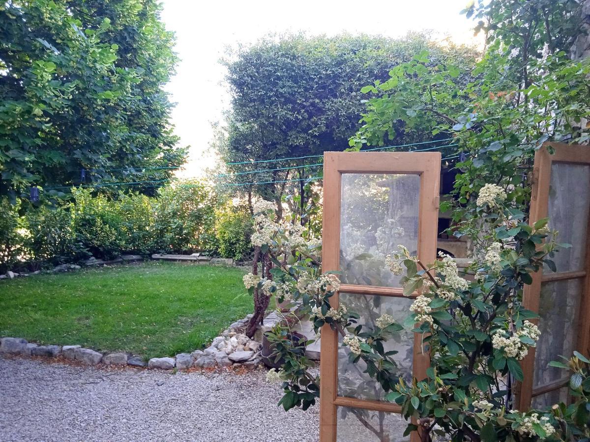 Chambre D'Hotes Face Au Lavoir Méthamis Εξωτερικό φωτογραφία